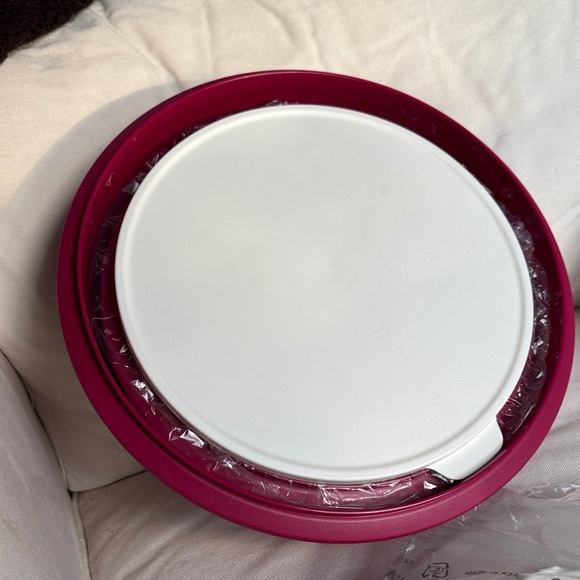 Tupperware 3 Bowl Set with White Lids With Splash Guard For Smallest One - Picture 5 of 11